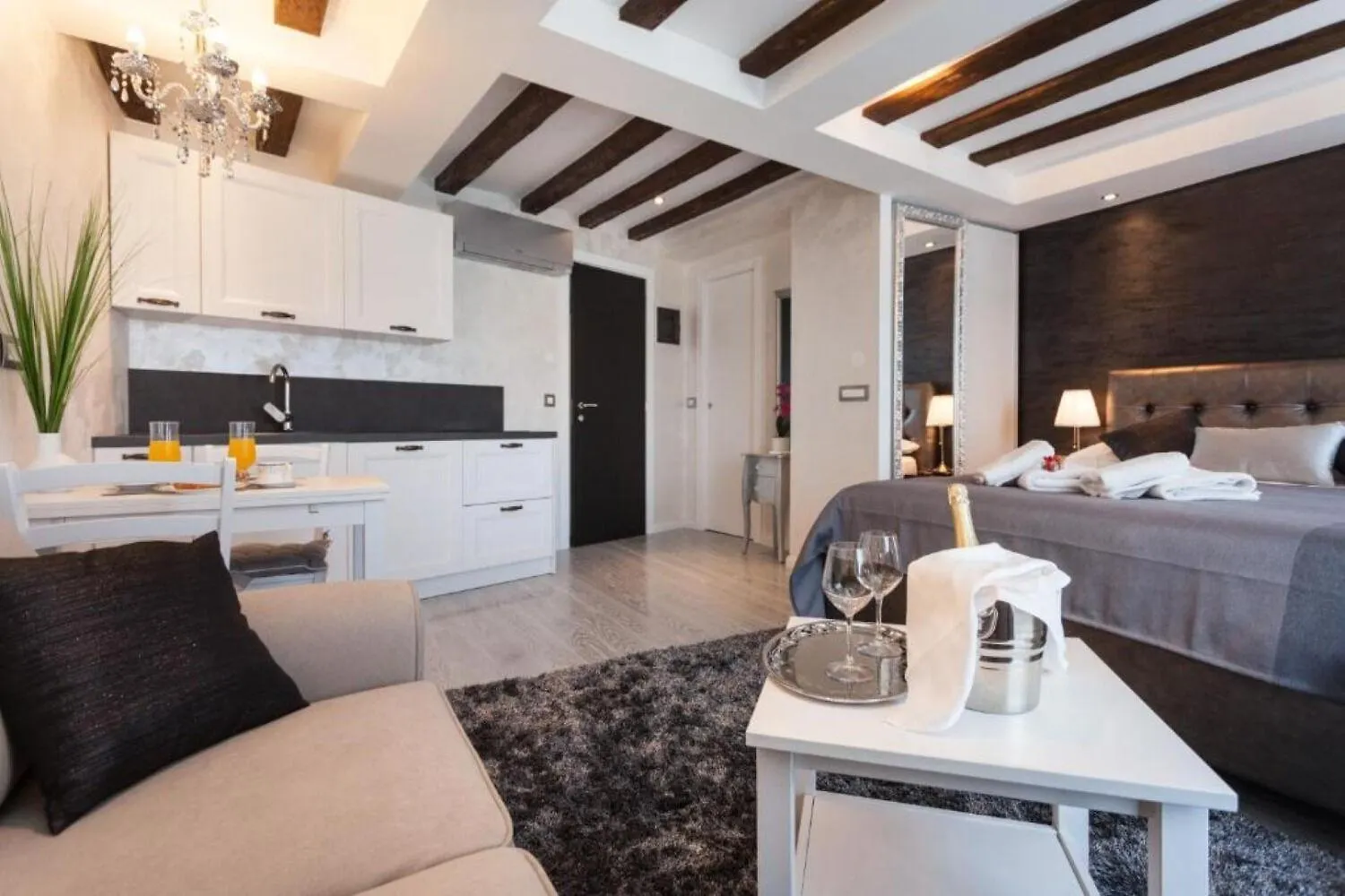 רוביני Apartments Regent 2 - Exclusive Location